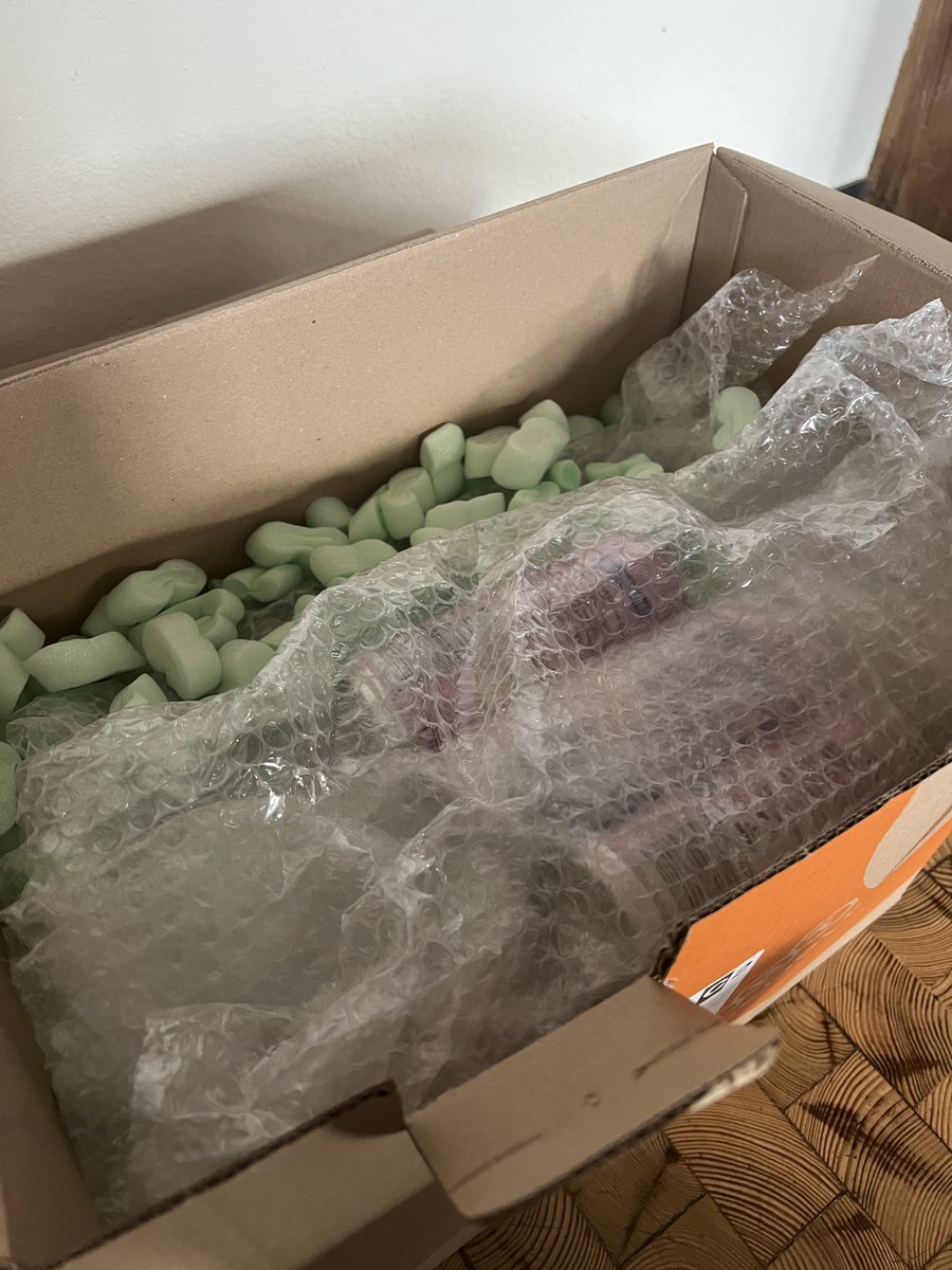 Hier werden Durstlöscher ready zum Transport gemacht. 

Wer die Sorte errät, kriegt 'nen Ehrenkrönchen. 👑