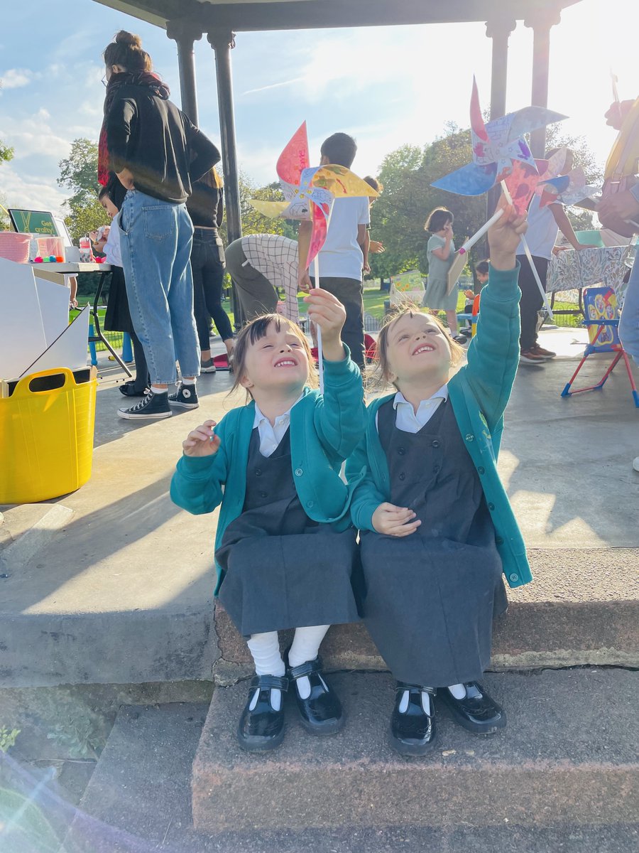 pff_westlondon's tweet photo. THANK YOU WEST LONDON!!!! 🙏💚💪#PowerInOurHands

Yesterday we joined @parents_4future pop up wind farm actions taking place across the country to support the #GlobalClimateStrike

#DecarboniseNow #CostOfLivingCrisis #WarmThisWinter #StopRosebank #FrackOff #PeopleNotProfit https://t.co/L0c5UHb5y2