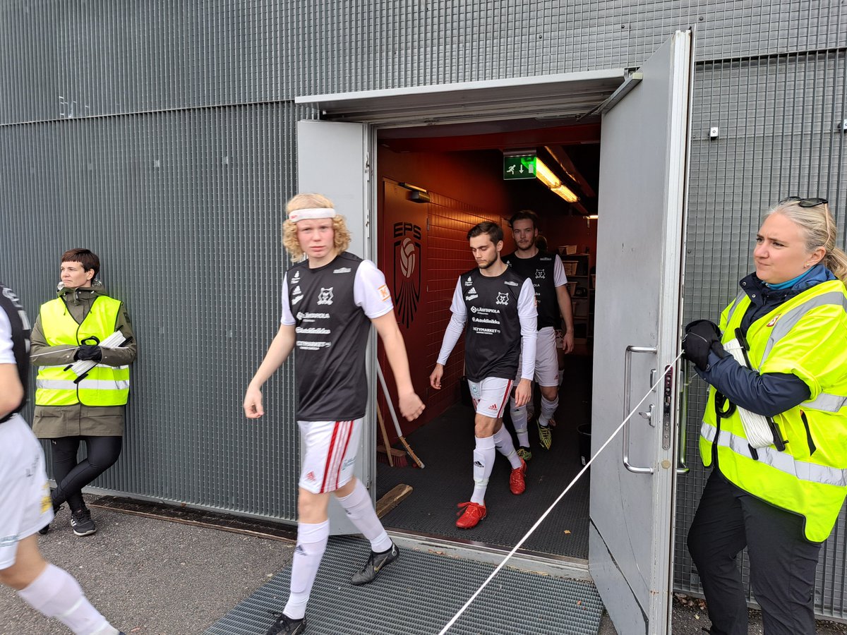 SakariNupponen's tweet photo. Hienoa! @IlvesKissat ottaa kantaa Iranin naisten ja ihmisoikeuksien puolesta.
Juuri nyt paikassa #Espoo Espoonlahti, @EPSFootball kotikenttä.
#jalkapallo @MiestenK https://t.co/MZpFojkFzD