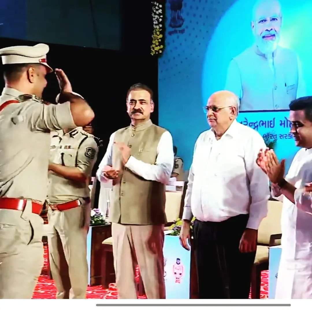 patel_krn's tweet photo. Feeling deeply honoured on being conferred upon Presidential Police Medal at the hands of The Chief Minister of Gujarat. 
This recognition is a shot in the arm and will definitely go a long way in my further service to the nation.
Jay Hind 🙏🏻
@cmogujarat 
@gujaratpolice_ https://t.co/dZf1qm1cC0