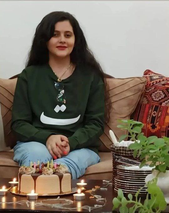 Imamofpeace's tweet image. My name is Mahsa Amini.
My 23rd birthday was two days ago.

Instead of celebrating, I was kidnapped, tortured, put in a coma and killed by the government.

My crime was that my hair was showing. Now I am dead.

Be my voice.

#MahsaAmini #مهسا_امینی #IranProtests