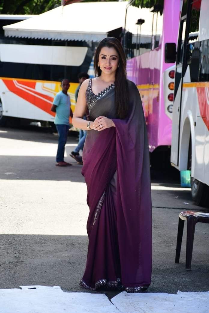 georgeviews's tweet photo. #Trisha's six yards of pure elegance for the promotions of #PonniyinSelvan in Mumbai. 🤩 #PS1 https://t.co/dSL91obbpi