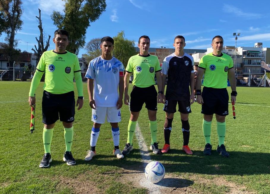 inferiorescap's tweet photo. #JuvenilesLPF ⚽️ ¡Arrancó la #Cuarta ante el “Tomba” en Galván.

📋 Formación del 🦑

1. Galardi
2. Fraga
3. Szarko
4. A. Giménez
5. N. Laime
6. Echeverría
7. Marín
8. Bravo
9. Trejo
10. Monje
11. Barberini

DT: M. Sequera

#SiemprePlatense🤎 https://t.co/2Lcq0l4VOB