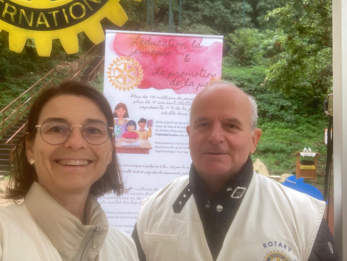 RCLyonCaluire's tweet photo. Grand succès ce matin pour la « Faites de la propreté «  à @villeCaluire avec la participation du @RCLyonCaluire https://t.co/aqcTi6kYbv