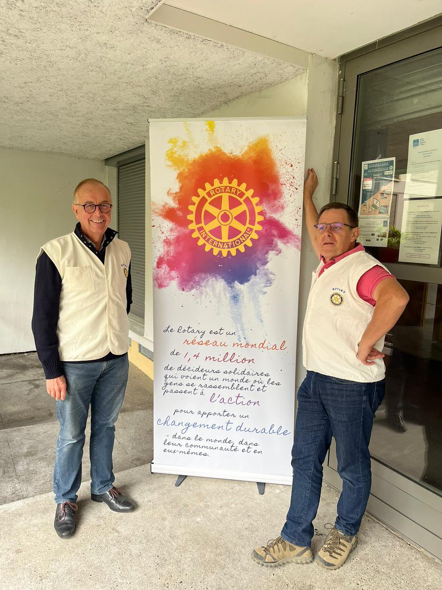 RCLyonCaluire's tweet photo. Grand succès ce matin pour la « Faites de la propreté «  à @villeCaluire avec la participation du @RCLyonCaluire https://t.co/aqcTi6kYbv