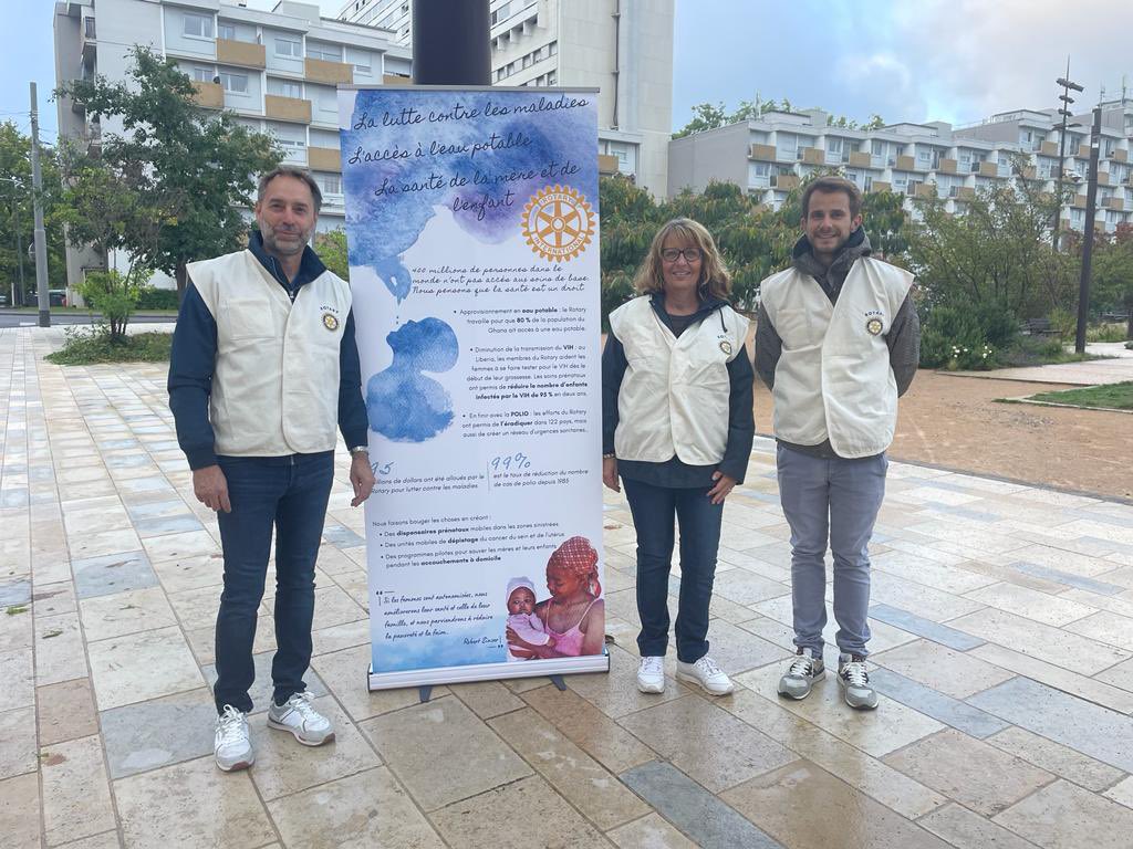RCLyonCaluire's tweet photo. Grand succès ce matin pour la « Faites de la propreté «  à @villeCaluire avec la participation du @RCLyonCaluire https://t.co/aqcTi6kYbv
