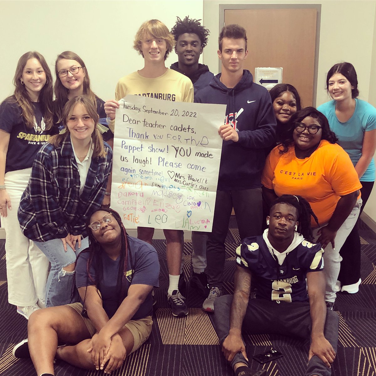 AREaton's tweet photo. Thank you to our Kindergarten friends in Mrs. Powell and Mrs. Curle’s class for the sweet note! We loved meeting you all, and we hope to come back and see you soon. #teachercadet #govikes #pinestreet 💙💛 https://t.co/h23lrhvmgW