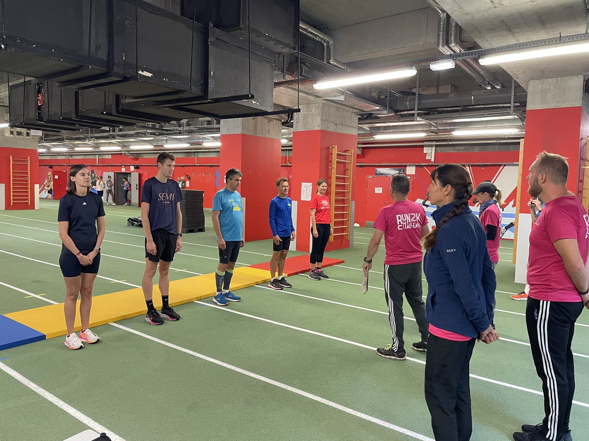 Ce matin, une 20taine de runners a participé au #Diagnorunning organisé ds le cadre du #Run2KChallenge de la #FFA
Chacun a pu s’évaluer dans la bonne humeur dans le mythique <a href="/ArenaLievin/">Arena Stade Couvert-Liévin</a> ! On a même échappé à la pluie 🌧 😅
🏃🏼‍♀️🧘🏻‍♀️👟
<a href="/LigueHDFA/">Ligue Hauts-de-France Athlétisme</a>  <a href="/FFAthletisme/">FFAthlétisme</a> #running