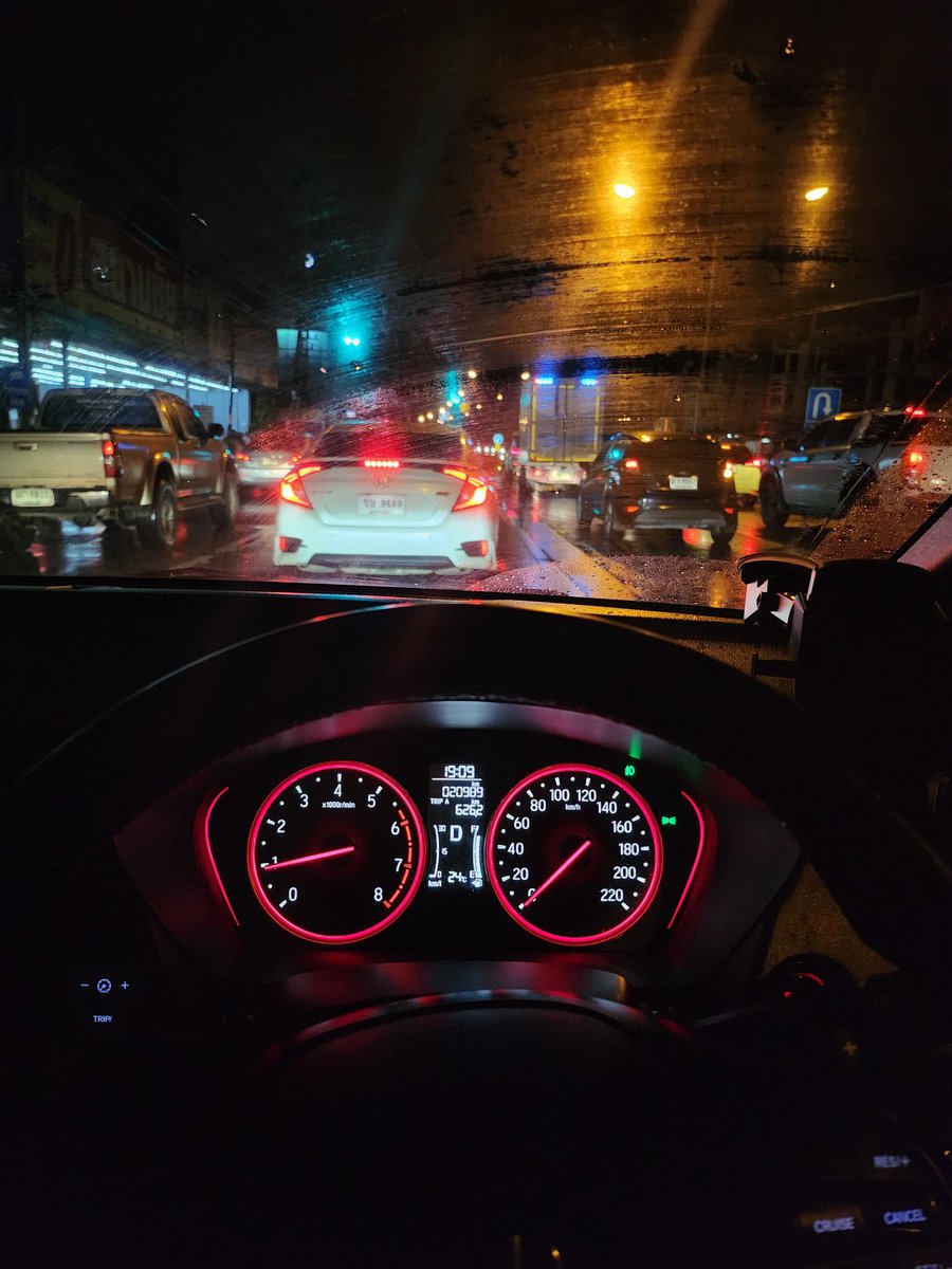 Aun696988's tweet photo. ฝนตกรถติด เห้อ https://t.co/FEAxfABd2n
