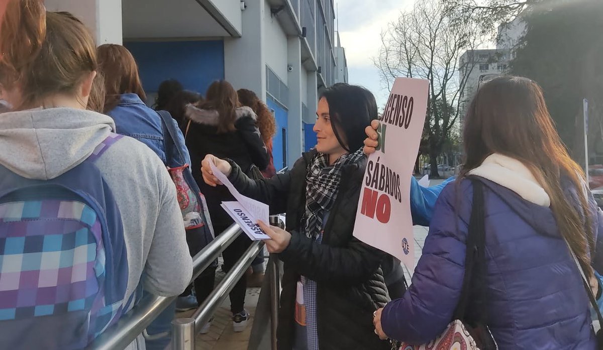 mononagutierrez's tweet photo. 📍Hoy el Ministerio de Educación convocó al Concurso de Ascenso, avasallando las condiciones laborales y declaraciones juradas de las trabajadoras de la educación

#AscensoSíSábadosNo https://t.co/Omu9bfZD2g