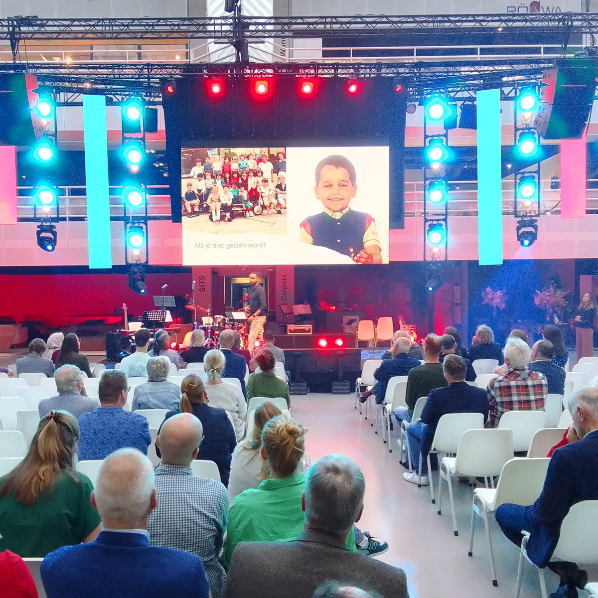 ManuelHonisch's tweet photo. Deeply impressed by this inspiring and creative congress. Best wishes for the next 25 years @AObtweets from @gew_bund 🥳✊🏽📚 #eenklasseapart https://t.co/gLYuSuq7bC