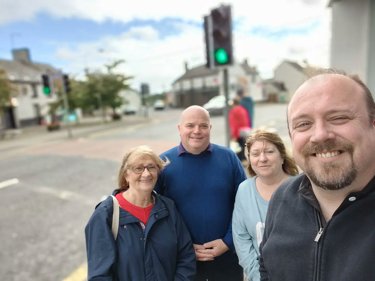 Blinked at the least opportune time but a nice little canvas in Castledermot this morning with @MarkWall1. Great to meet so many people and as always the cup of coffee in Mad Hatter Cafe is a nice reward.
@labour @KSLabourparty @RCastledermot