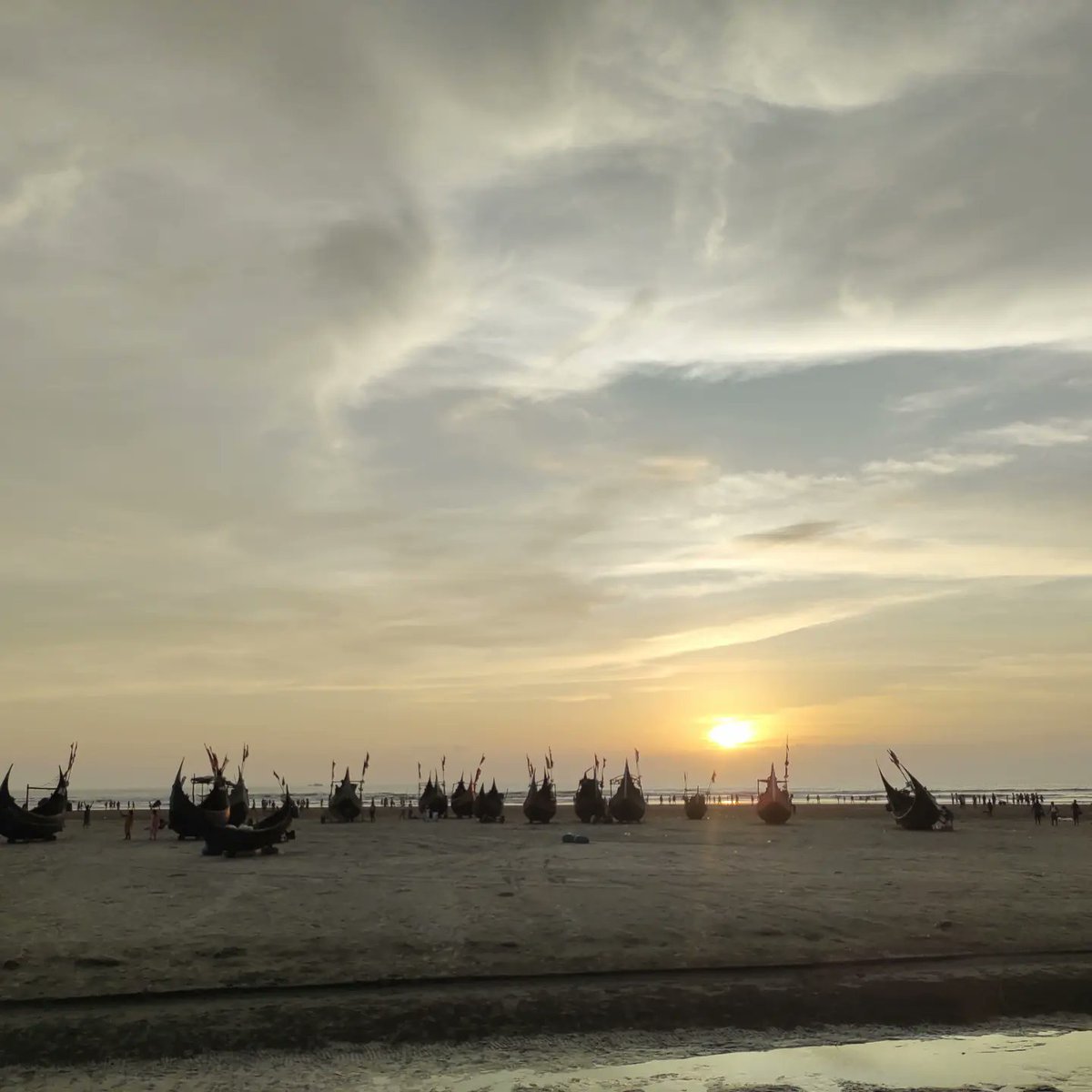 sayedulhoque1's tweet photo. Beach Photography!

#photography #photo #foto #city #street #streetphotography #streetphoto #portraitphotography #BlackAndWhitePhotography #streetart #Rohingya_Life #nationalgeographic #discovery #worldphotography #photographychallenge #oldisgold #elderlyphotography #humanphotogr https://t.co/yakEQQIENd