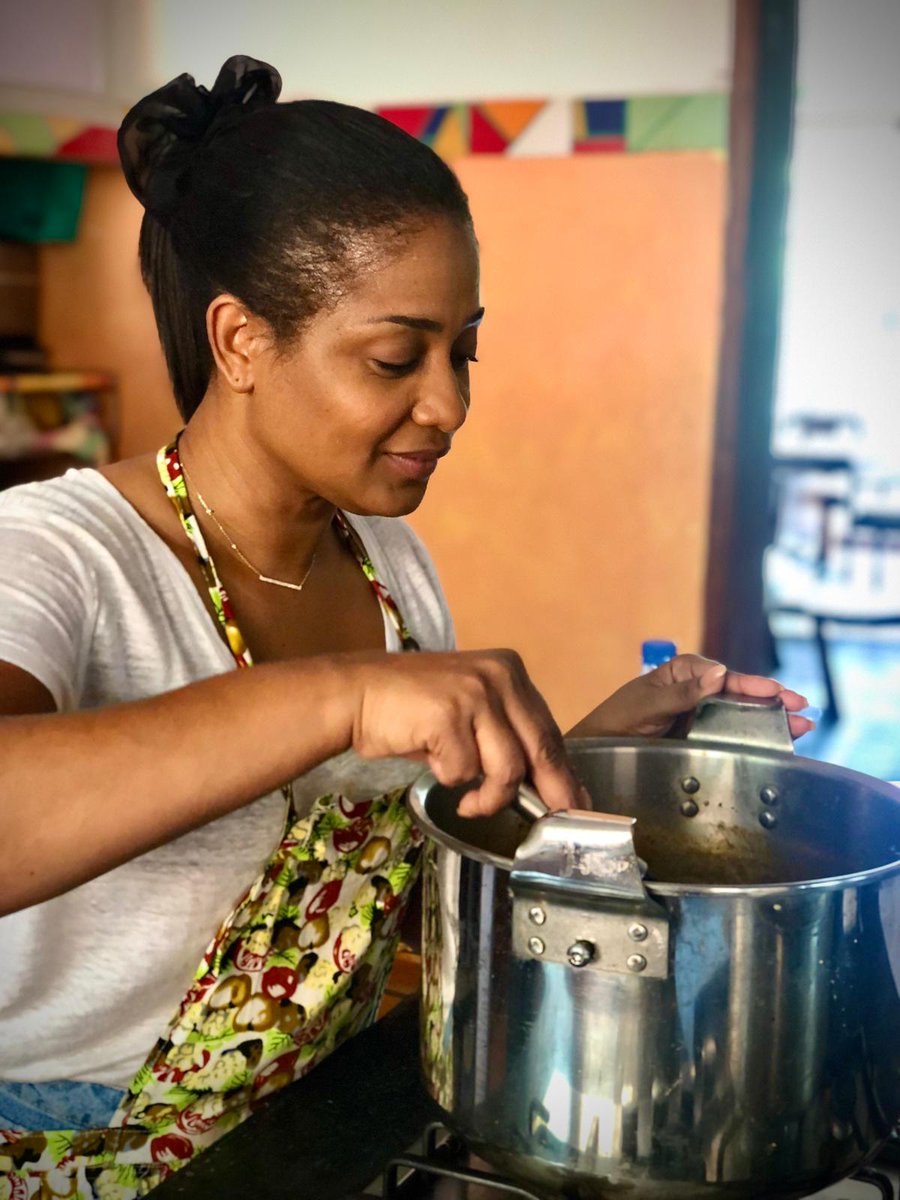 ffmuskoka's tweet photo. Retrouvez l’émission @prioritesante partenaire du #HackathonNutrition avec la Cheffe Prisca Gilbert et le Dr Binetou Cheikh Seck - diététicienne - visitant le marché Kermel (Dakar), avant de nous préparer un menu diversifié et local parfaitement équilibré. https://t.co/tEcNhOIxzR https://t.co/qO2RcorS84