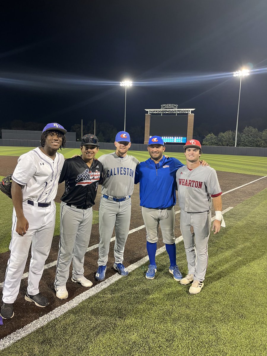 Good to see a bunch of the <a href="/MarucciEliteTX/">Marucci Elite Texas</a> family at the TX/NM Juco All-Star game in Dallas. <a href="/austinhunter25/">Austin Hunter</a> <a href="/PSoliz11/">PnutSoliz11</a> <a href="/parkerairhart/">Parker Airhart</a> @skippymartinez <a href="/hunt__smith/">Hunter</a> ! Proud of you guys!