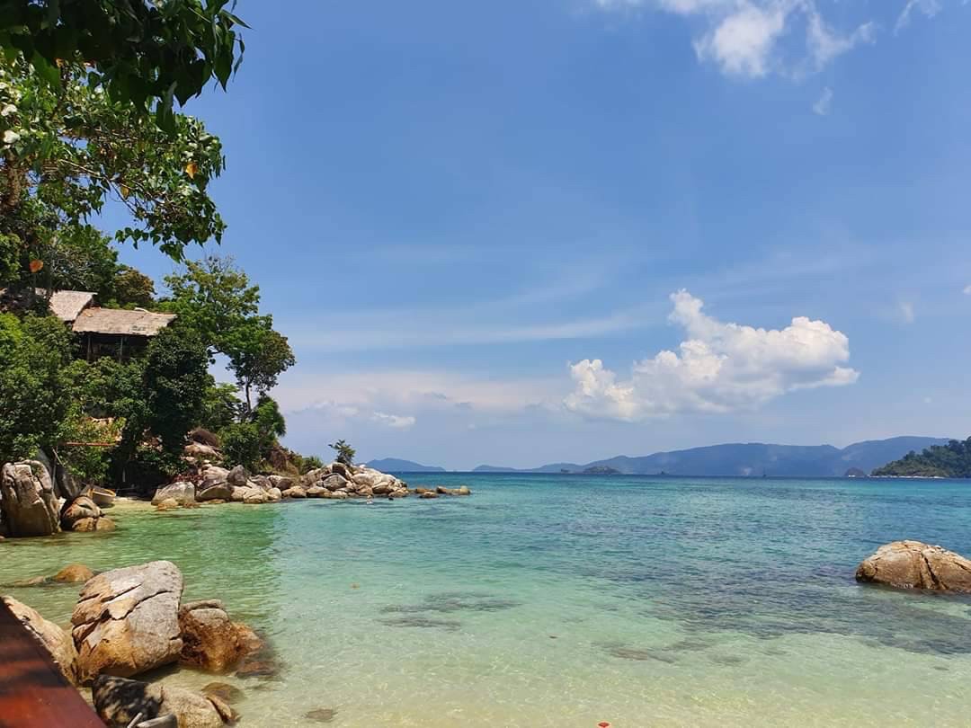 RandomAsia's tweet photo. Favorite island in Thailand! Beautiful soft sand beaches, super clear water! 🌊🌴🌄🌅📷🌴👙✈️⭐️ 3 days 2 nights only 2,080 Baht

More details: https://t.co/lFSnR8dWbo

#randomtravelasia #Thailand #kohlipe #beach #waves #sun #famous #relax #chill #south #satun #thailand https://t.co/7clPfgOFpz