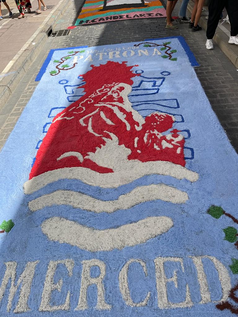 CenaJerez's tweet photo. GRAN TRABAJO DEL GRUPO INFANTIL Y JOVEN DE LA HERMANDAD FELICIDADES A TODOS
Alfombra de sal, realizada por los grupos infantil y jóvenes de la Hermandad. 
Visita del Señor Obispo acompañado por el Presidente del Consejo de la UU.HH. https://t.co/bS5kmFNUKM