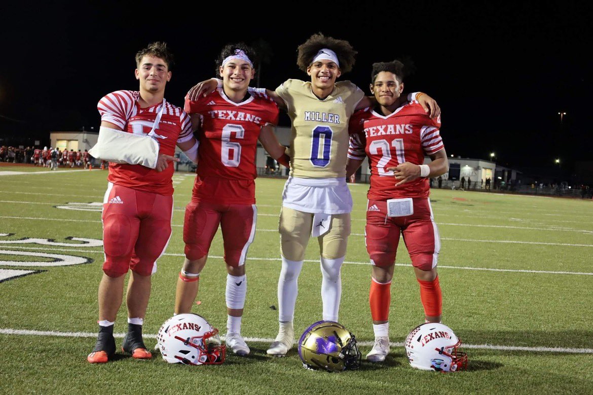 GarzaJeaneen's tweet photo. Loved being able to watch these boys play last night! ❤️ #Bromance #Texans #Bucs #JuniorSeason #BlueCollarBros #BakerBroncs https://t.co/Hqh2EyWKZG