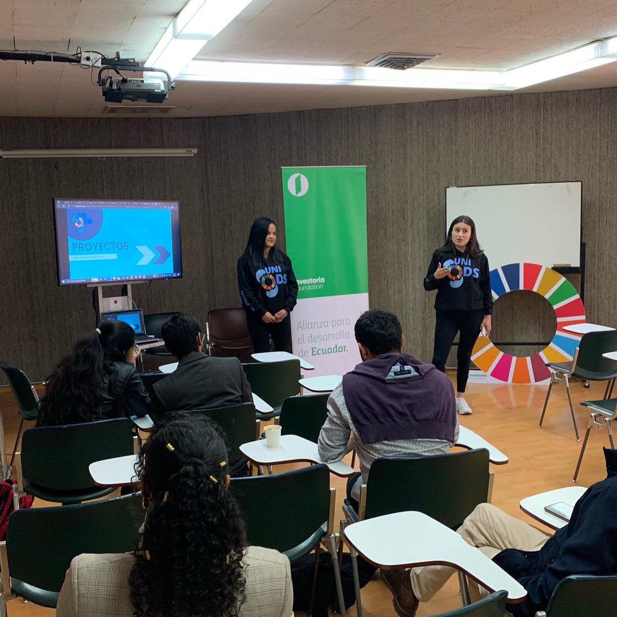 InvestoriaEc's tweet photo. #FliptTheScript Jóvenes cambiando el guion del mundo 

Casa abierta de organizaciones emergentes lideradas por jóvenes 

#action4sdgs #InvestoriaEc https://t.co/9XAEyqWhhA