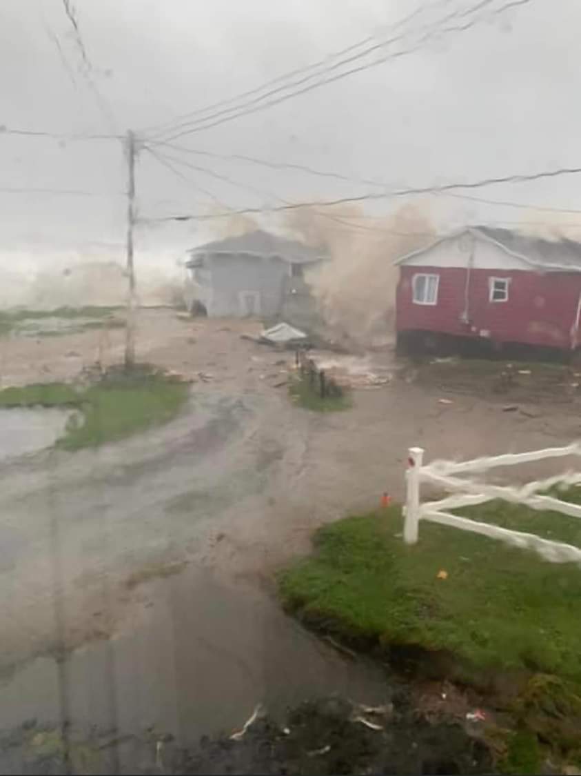 rockdaboatNL's tweet photo. Shared from Facebook.
This will give you an idea of the ferocity of this storm currently in Port Aux Basques.  Scary situation
#nlwx https://t.co/3VdwKhIxky