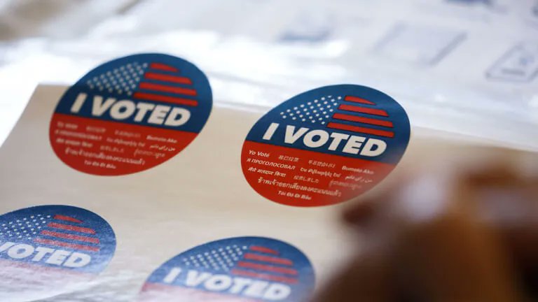 SiracusaMoving's tweet image. How to Change Your Voter Registration After You Move buff.ly/3BPIiZ7 

#movingtips #movingtools #siracusamoving #residentialmovers #wellmoveyou #awardwinningmovers #movinghartford #movinginfall