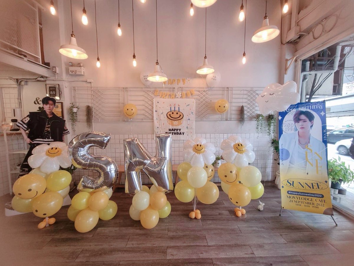 movylodge's tweet photo. งานวันนี้บรรยากาศอบอุ่นมาก ๆปลื้มใจแทนน้อน❤️❤️❤️
#HappySunneeDay2022 
#movylodge #movycafe 
#eventcafe https://t.co/CEVum6CSD6