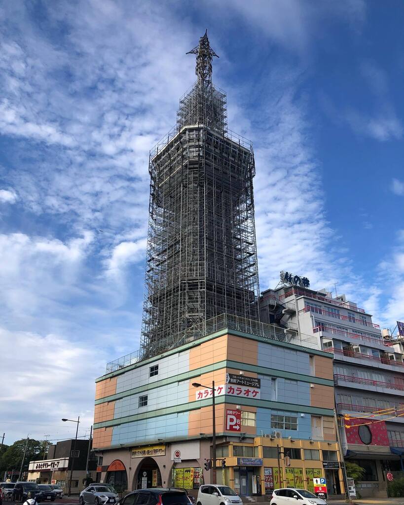 別府タワー、残念ながらひと月前から改修工事中でした〜。 https://t.co/oKJz1odQha