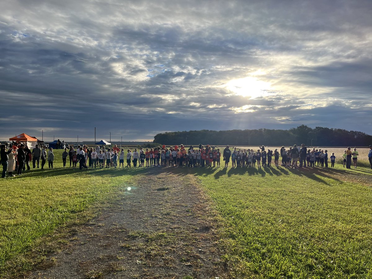 Beautiful morning for an XC race!  Cat Pack ready to start us off. #KalidaYoungCats
