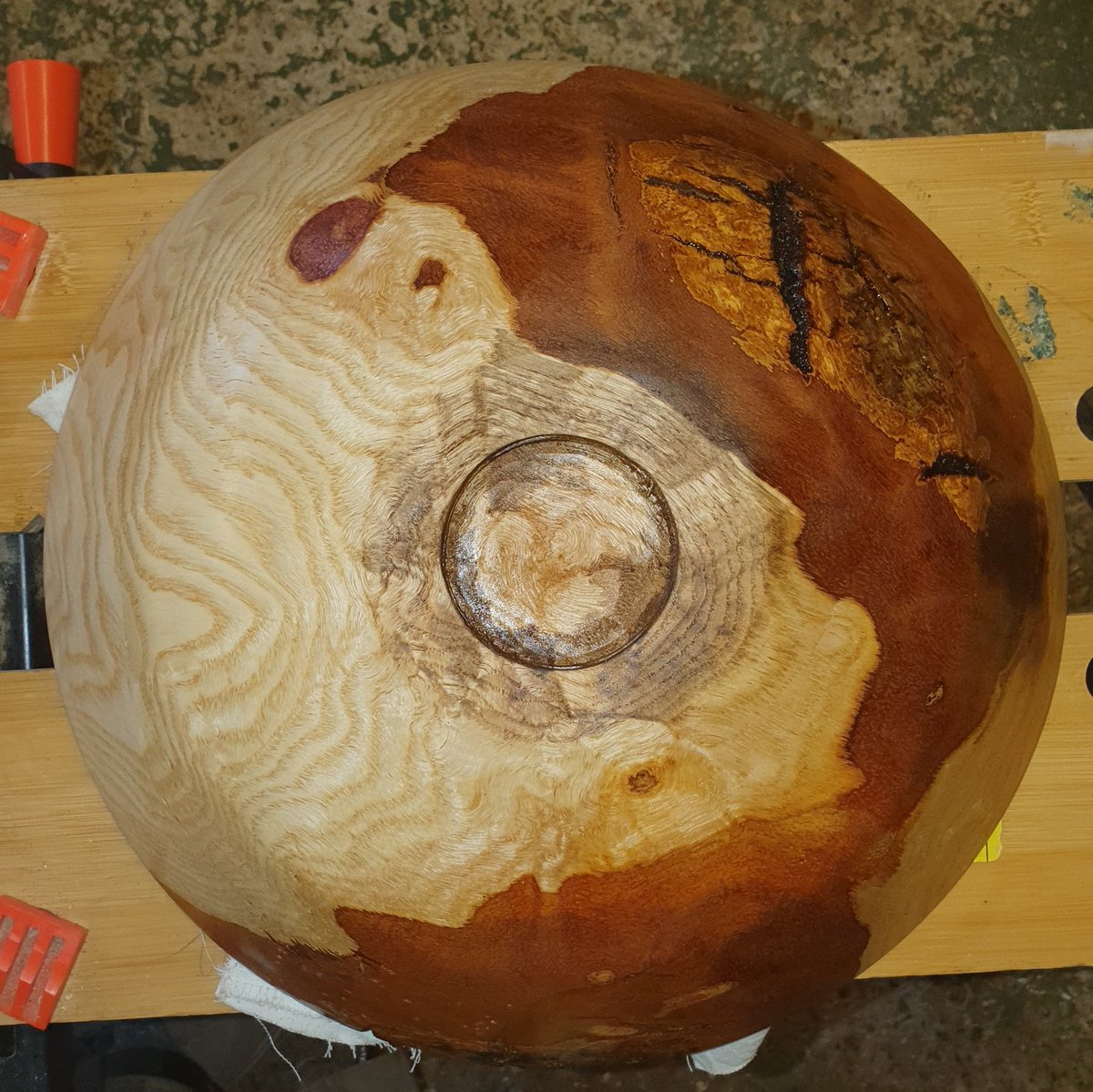 Kernow27's tweet photo. 33cm Ash Burr Bowl biggest yet
#Woodturning #HomeCrafted https://t.co/8XbVhZzc6y
