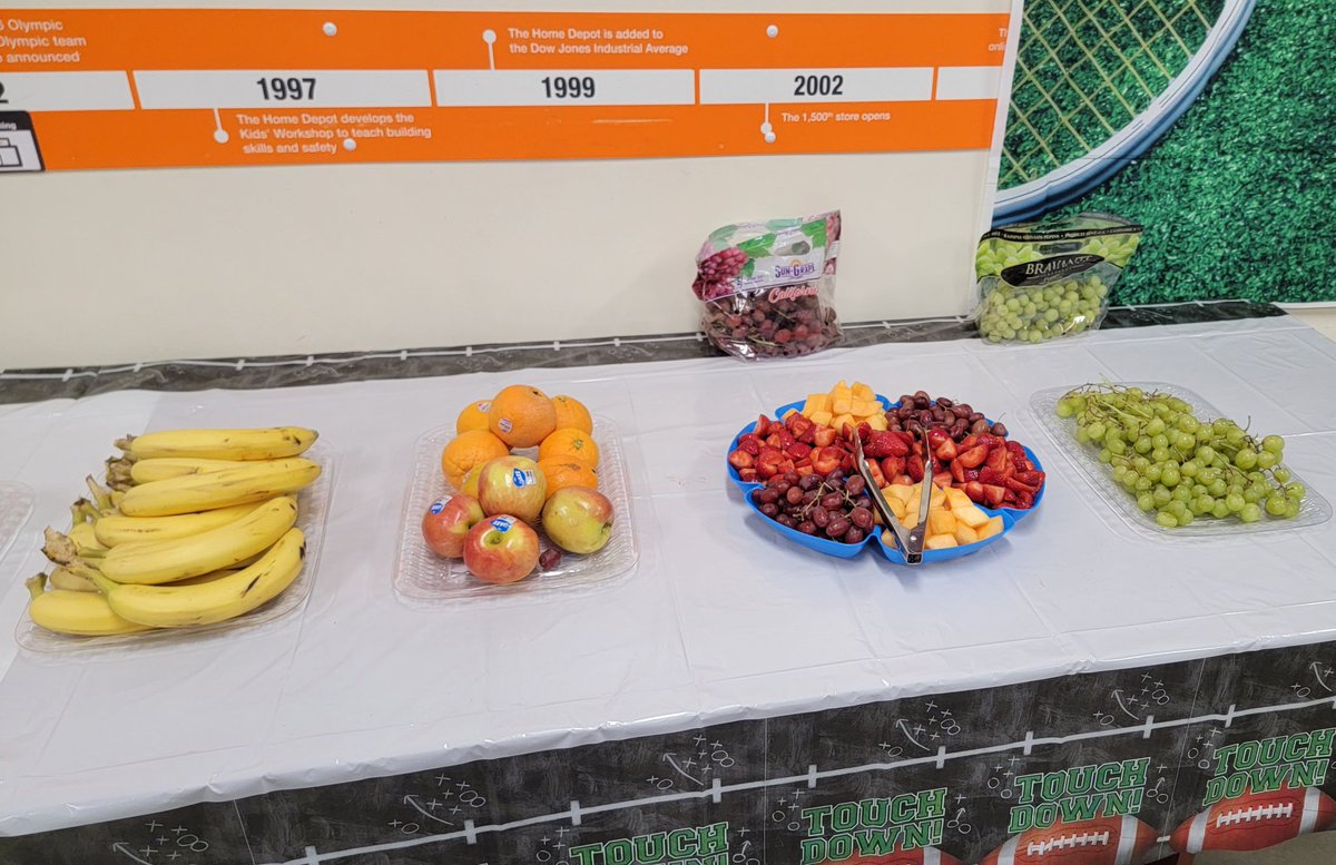 Getting fueled for the day. Breakfast for all the openers!🍎🍊🍌🥯 day 3, still celebrating!⚽️⚾️🥎🏀🏐🏈#LetsCelebrate #successsharing