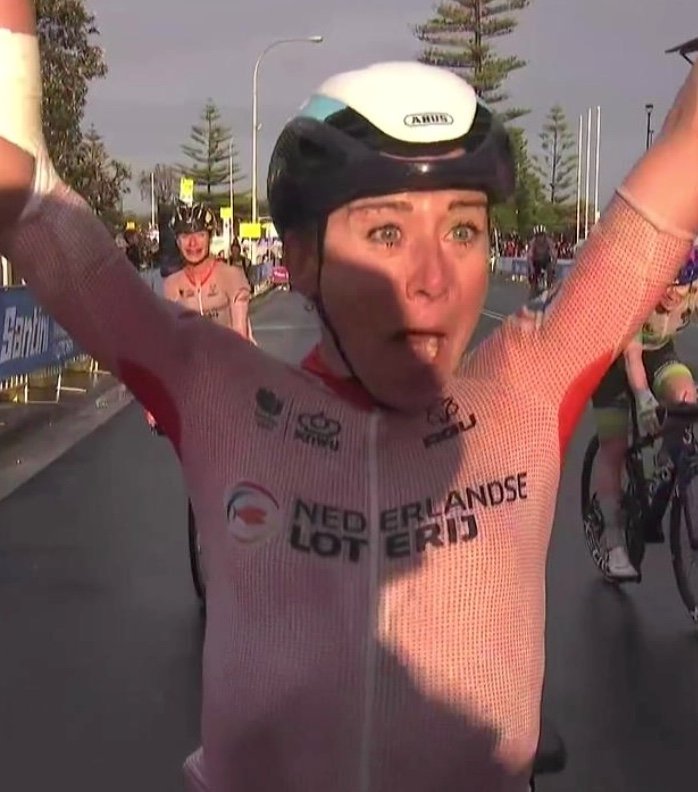 RidgeRacingCS's tweet photo. The ladies are killing it!

@Backstedt_Zoe completes cycling with the Junior Road title completing 5! Rainbow bands.
@AvVleuten adds the world's 🌈 to her triple crown of @lavuelta 🇪🇸 @LeTourFemmes  🇫🇷 and @giroditalia 🇮🇹

#Wollongong2022 #uciworldchampionships #GBR https://t.co/n7pCTdd3Qu