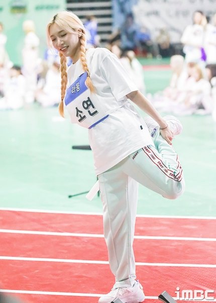 LaboumInter's tweet photo. [220912] Isac 2022 BCut - Soyeon

#라붐 #laboum #soyeon #소연 https://t.co/xnlJD26Vql