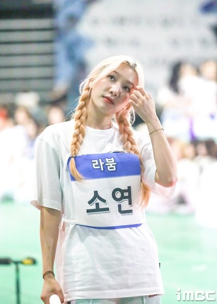 LaboumInter's tweet photo. [220912] Isac 2022 BCut - Soyeon

#라붐 #laboum #soyeon #소연 https://t.co/tKZTAEZESt