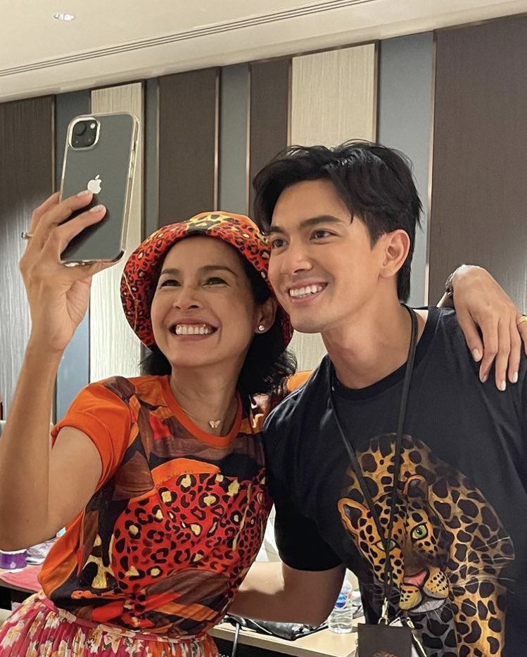 Wirawan_2520's tweet photo. แม้จะอยู่ต่างช่องก็คือพี่น้องร่วมอาชีพอะนะ น่าร้ากกกก
พี่หน่อย&amp;นุ้งเข้ม #แลกฟอลรอพี่ชาติ https://t.co/YBJDhOGUqH