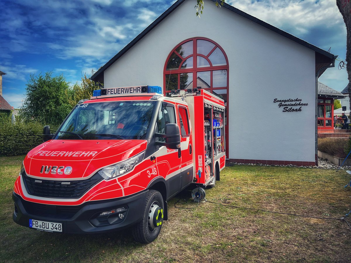 AlexanderCWeiss's tweet photo. Heute ab 15 Uhr Kaffee und Kuchen zum Tag der #Feuerwehr am #Siloah in #Ebersgöns. 17 Uhr Übergabe des neuen #TSFW durch Bürgermeister Merle. Ab 18 Uhr wird gegrillt. https://t.co/DS0ghrgUWf