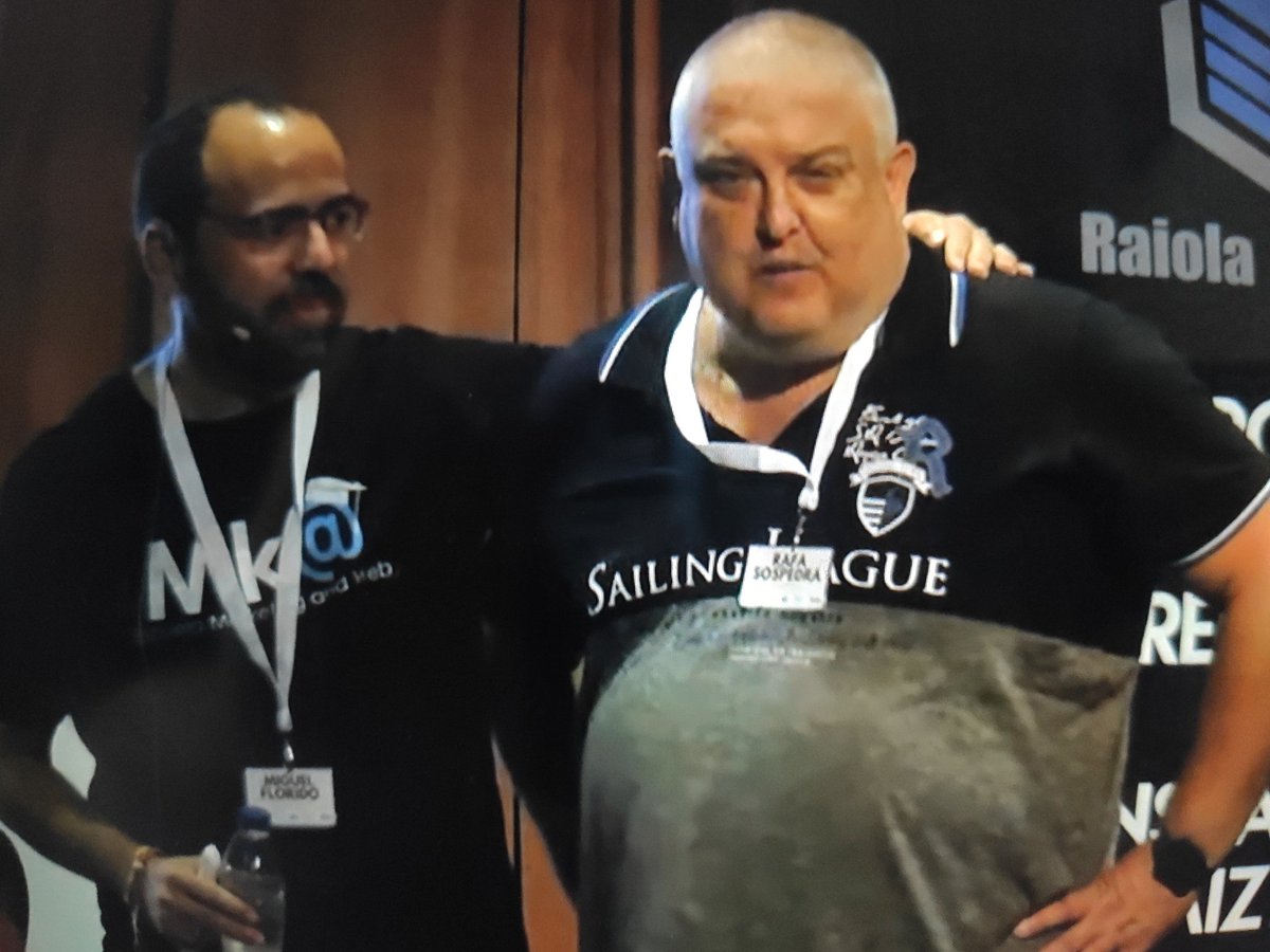 SepulEstrella's tweet photo. #CSMD22
@rafsos presenta a @miguelfloro desde la profunda amistad que les une 
#Sevilla @Davidwebagency https://t.co/GD4frxfWiQ