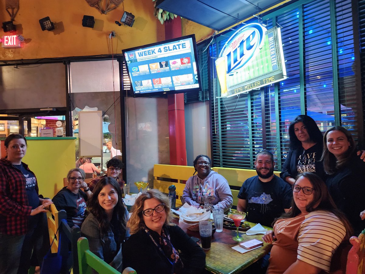 PilarDCGomez's tweet photo. Spanish immersion dinner, so great to catch up with everyone #aatspky #kwla22 #kwlaconference22 https://t.co/TRyV8mTukz