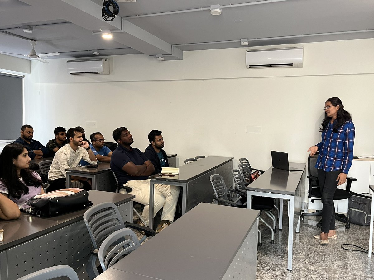 shrutibalasa's tweet image. No feeling like having a bestie as a co-speaker
@sandhyanag is giving super amazing career growth tips!
#laravelblr @LaravelBLR