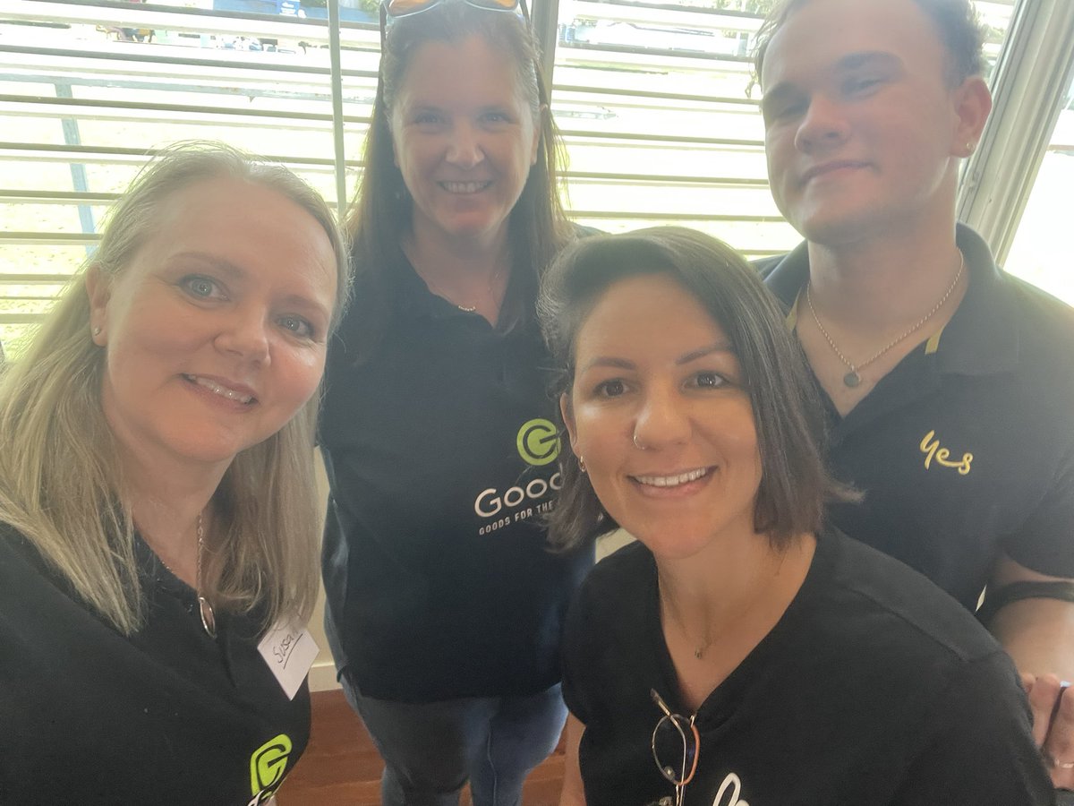 good360au's tweet photo. Another successful day partnering with @Optus to distribute free phones and SIMs to Displaced People from Ukraine. Thanks Camila and Tim #yes #bringinggoodtogether #good360aus #optus https://t.co/7vK3wL5YVO