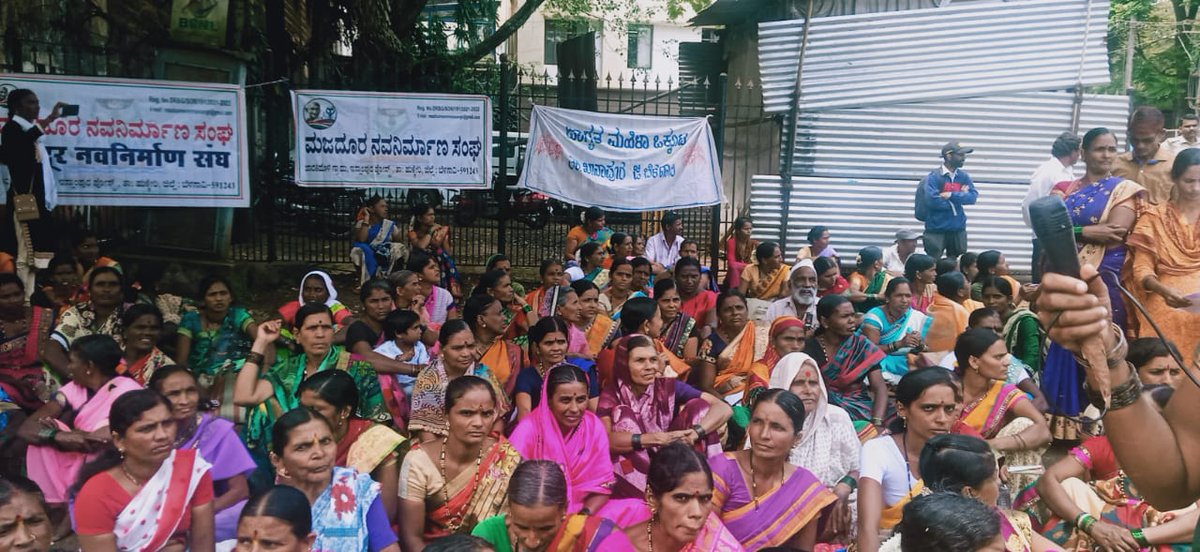 NREGA_Sangharsh's tweet photo. #Karnataka: Jagrutaahila Okkuta and Majdoor Navanirman Sanghatana from 4 blocks protested in front of DC office, #Belgam on the issues of #NREGA workers. Demands also included reinitiating sharpening tool charges that have been withdrawn recently.

Watch: https://t.co/lVabryZ5z3 https://t.co/DhyXOTLYHW