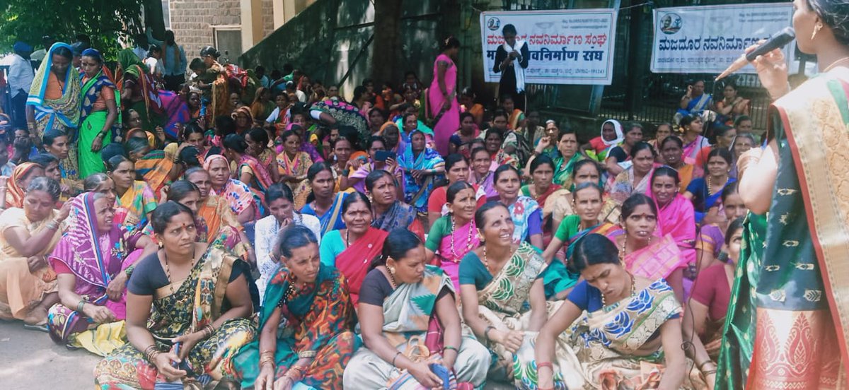 NREGA_Sangharsh's tweet photo. #Karnataka: Jagrutaahila Okkuta and Majdoor Navanirman Sanghatana from 4 blocks protested in front of DC office, #Belgam on the issues of #NREGA workers. Demands also included reinitiating sharpening tool charges that have been withdrawn recently.

Watch: https://t.co/lVabryZ5z3 https://t.co/DhyXOTLYHW