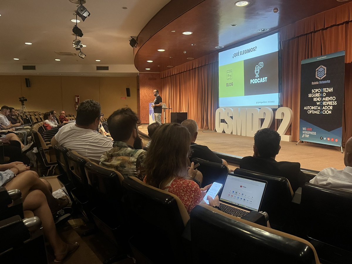 Letigrijo's tweet photo. Comienza el #csmd22 con @miguelfloro nos habla sobre estrategias de venta en marketing digital ¡top! 💥💥 https://t.co/z7HIAgwyXo