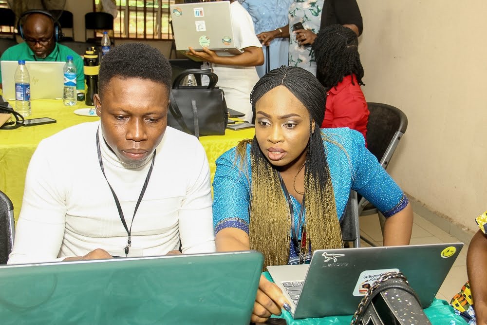 AdaObuezie's tweet photo. It was amazing learning from the @WikimediaNG Ogas at the Train the trainer workshop South-East, Nigeria. Never knew that learning could be this fun, interesting and unboarding. Accept my gratitude @Wikimedia @WikimediaNG @wikimediaigbo for the valuable opportunity. #TTTSE https://t.co/z6AqvcBYSM
