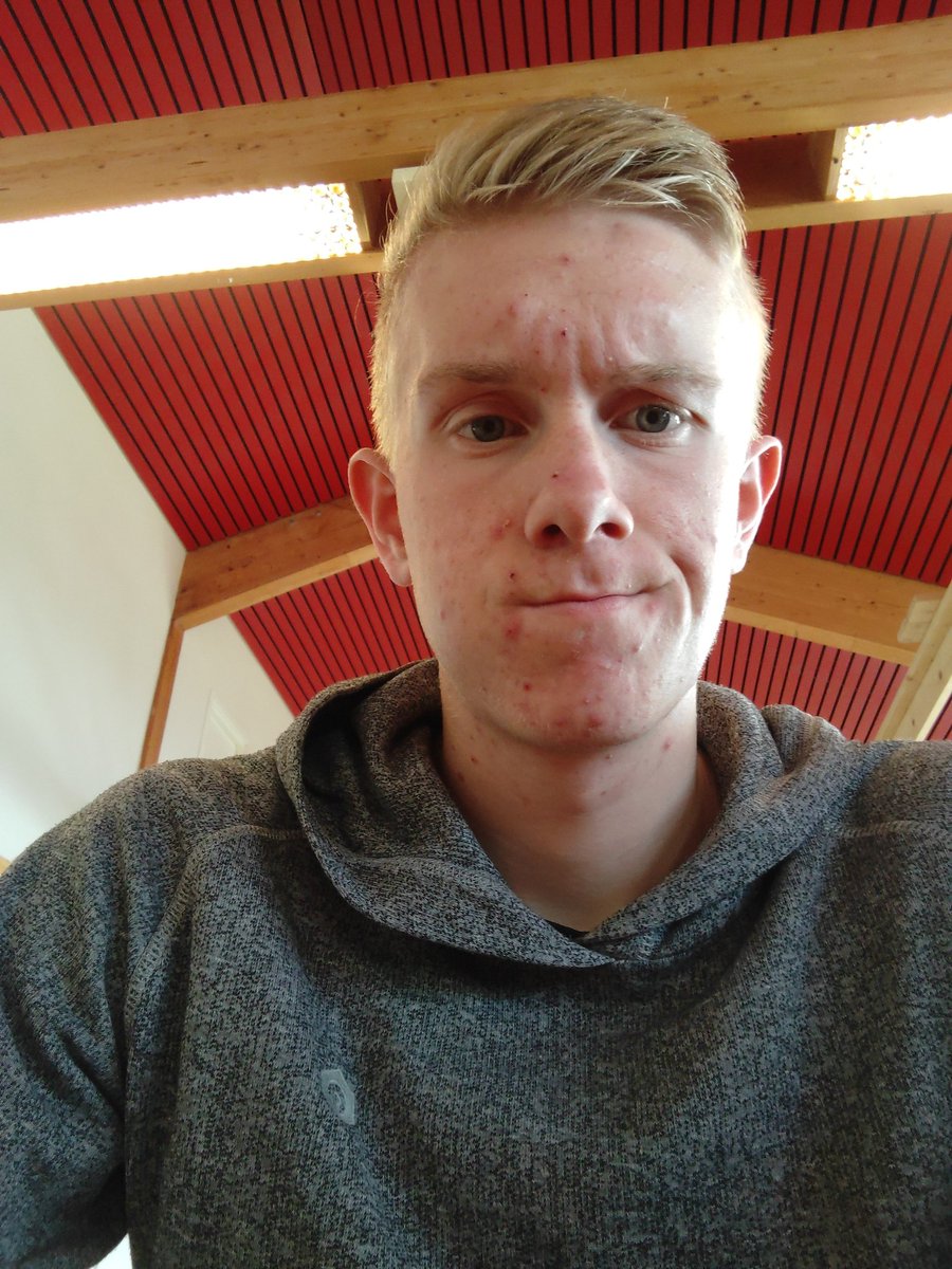 JonatanOlsen10's tweet photo. Når messenger seier at du har 4 varslingar, og så går du innpå og så har du ingen varslingar #cancelmessenger https://t.co/Zpsb1srXUZ