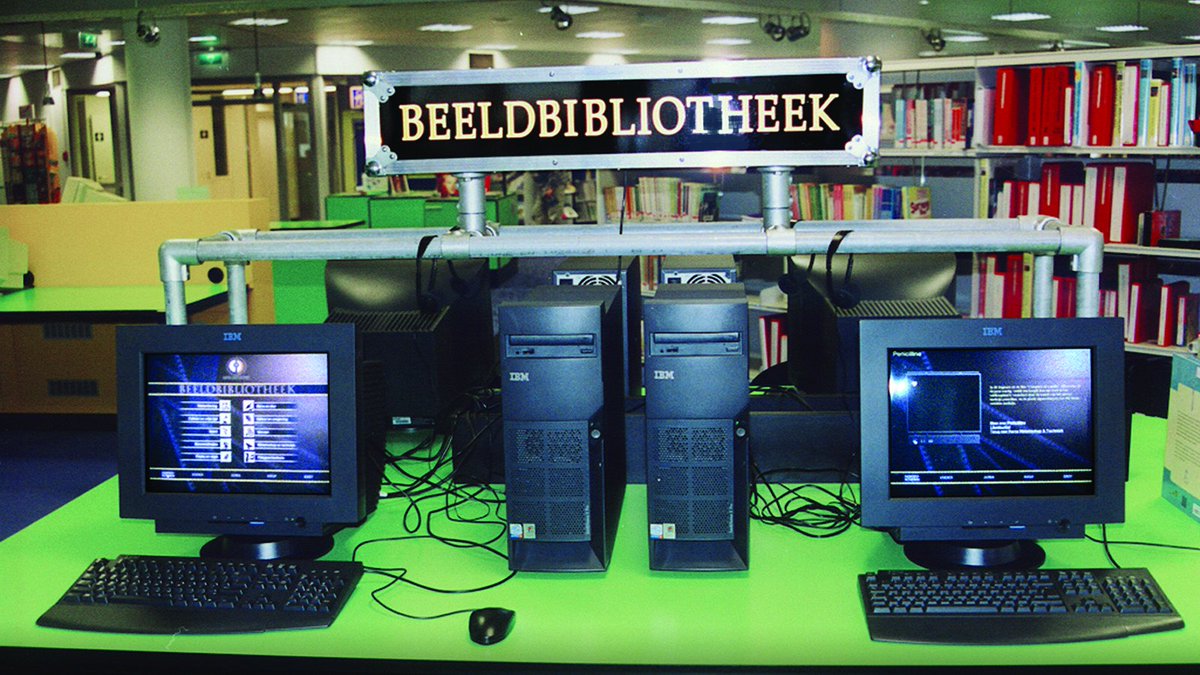 Vandaag 12,5 jaar geleden opening van de <a href="/nieuwebieb/">nieuwe bibliotheek</a> in <a href="/Almere/">almere</a> Stad. Een ontwerp met lef. Maar dat had de bibliotheek al lang. In 2003 was het één van der eerste bibliotheken met de Beeldbibliotheek, een soort YouTube machine. Lees  bit.ly/3dCPkY7