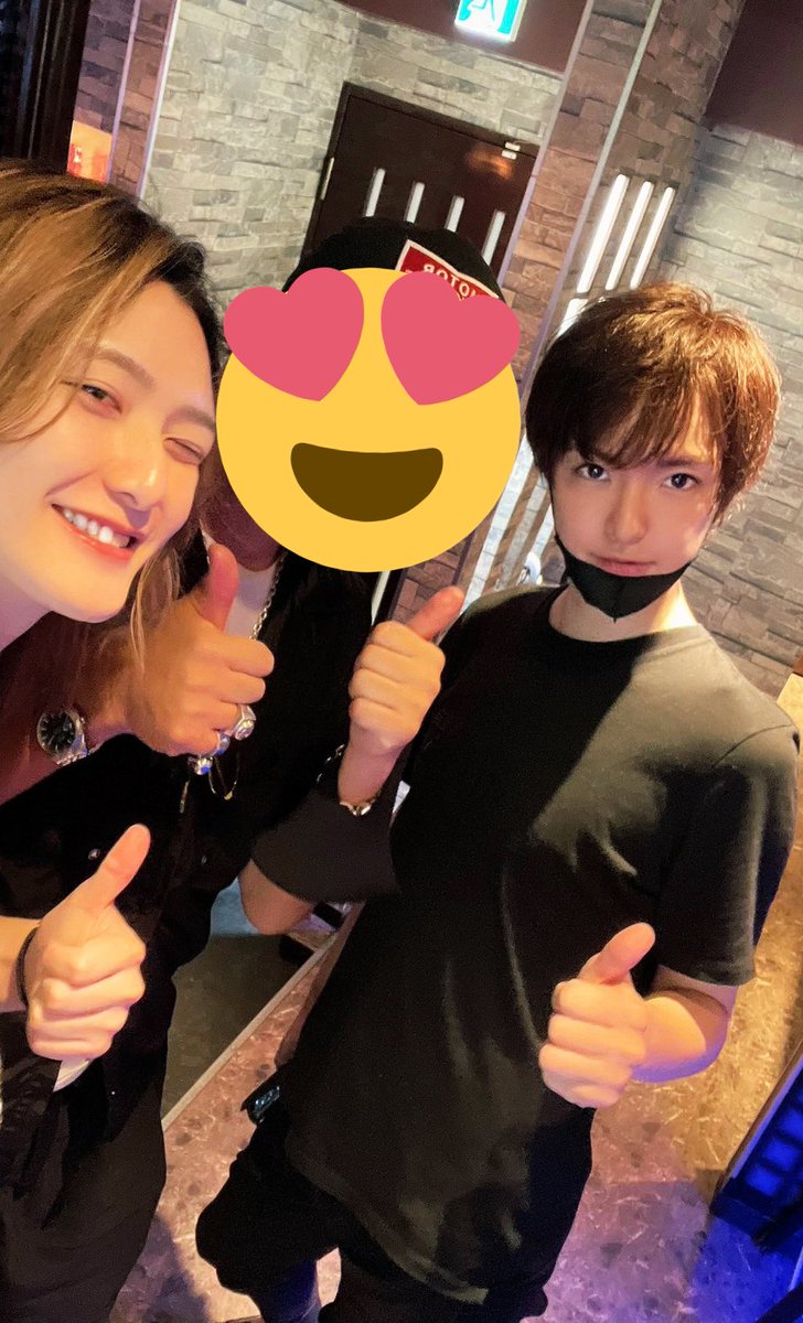 闇金ウシジマくんや九条の大罪でお馴染み真鍋昌平大先生と初めてゆっくりお話😍

皆が皆、自分の人生で精一杯の中、沢山の人生を描き、僕達を豊かにしてくれ、歌舞伎町という街、ホストという生き方を物語にし続けて下さり本当に有難う御座います😭

嵐の中居酒屋に閉じ込められたのも素敵なメモリー♥️