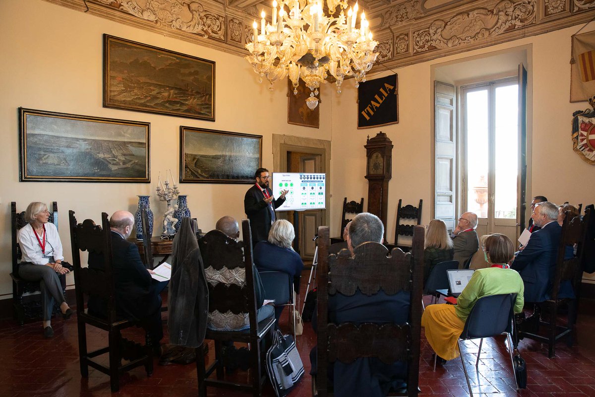 ordinedimalta's tweet photo. La seconda giornata di lavori del Forum internazionale dei Comunicatori dell’#OrdinediMalta vede coinvolti i partecipanti in workshop formativi su strategie di comunicazione e competenze digitali. https://t.co/BrqTKq5e7F