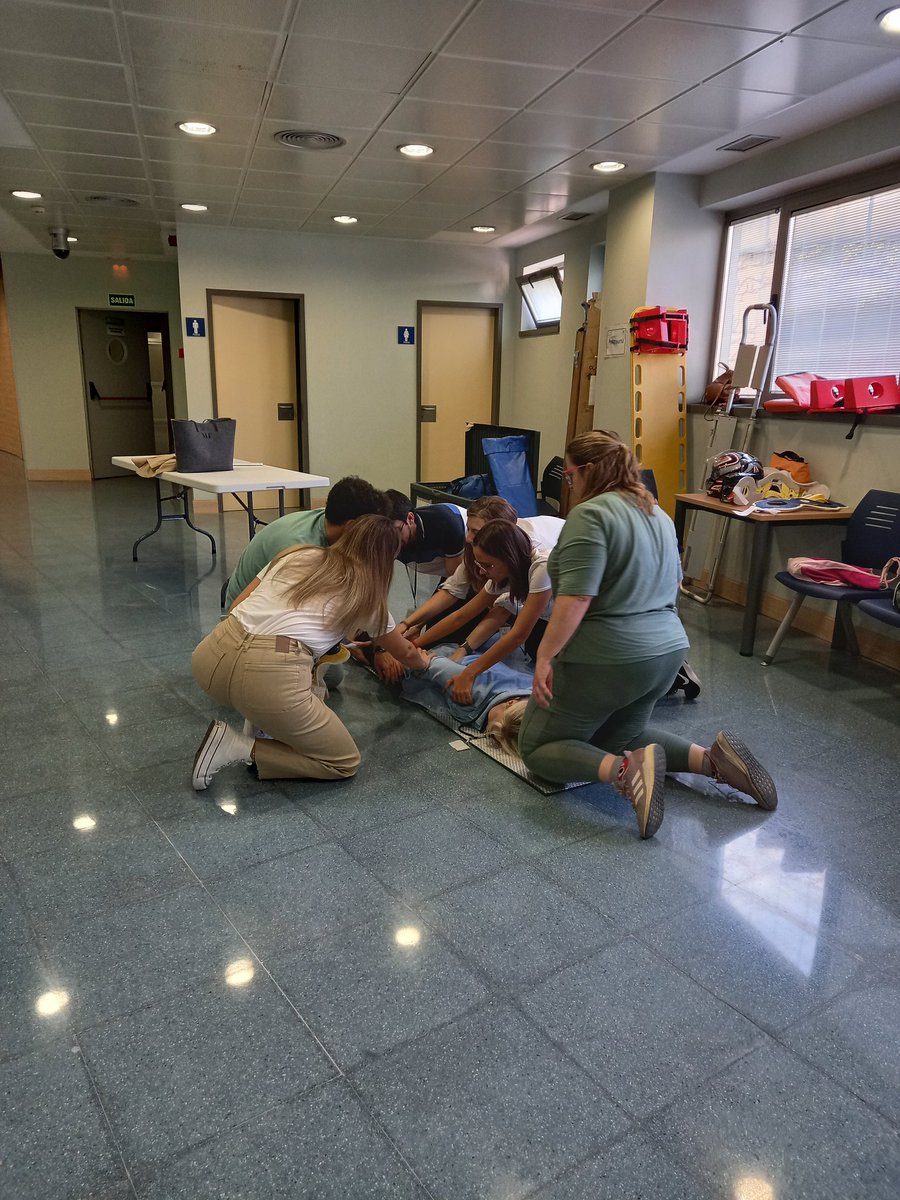 SCAMFYC's tweet photo. ¡Buenos dias!

Aqui seguimos aprendiendo y compartiendo en #UrgenciasSCAMFYC con talleres :

1.Politrauma.
2.Múltiples víctimas.
3.Ecografia por @eco_scamfyc https://t.co/x1e6wXTPg4