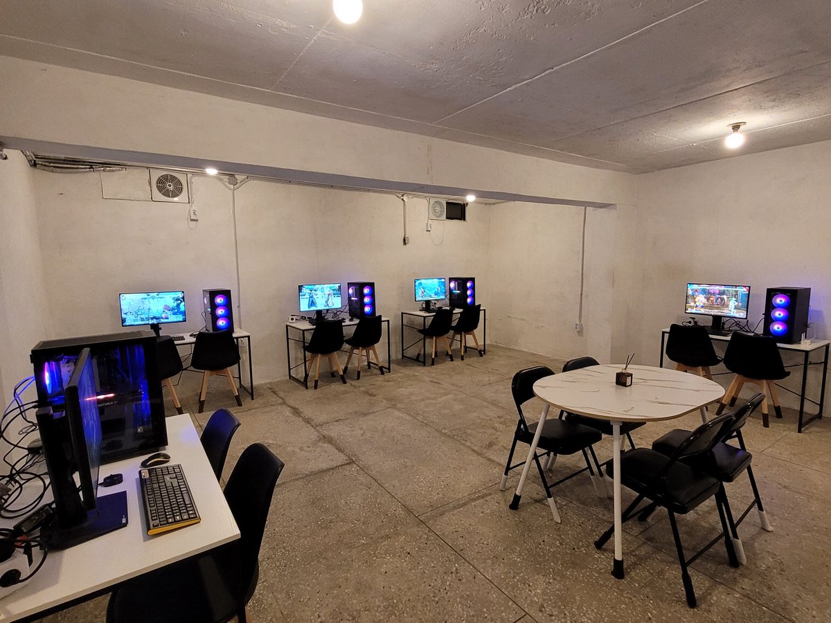 INFILTRATION85's tweet photo. It's been a long fgc friends.
I made a place you guys can play fighting games in Seoul of Korea.
Only pc set ups, only 5 mins walk from subway station, free water and FREE TO PLAY.
I'm going to reveal new information in few days 👊 https://t.co/I9XGVmnVaX