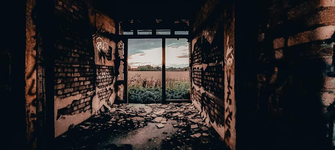 Derelict_movie's tweet photo. Jonathan and Mikey grabbed some beautiful!! shots yesterday evening for our upcoming Derelict crowdfunding trailer, from the ground to the sky the boys had it covered 🎬
Photos by: Mikey 
#lbsfilms #indiefilm #crowdfunding #derelict #drone https://t.co/Sd1GpFDhWg